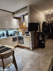 Kawalerka o pow. 32 m2 w wydzieloną strefą do spania, ogródkiem.