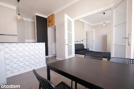 Pl. Unii Lubelskiej 43m2 2 pokoje w kamienicy