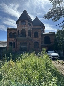 Dom, Budynek 4 pietrowy, ocieplone. Działka 3167m2