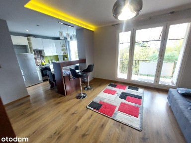 Kawalerka typu studio z balkonem z pięknym widokiem na zieleń