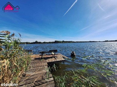 Dwa domki letniskowe nad jeziorem