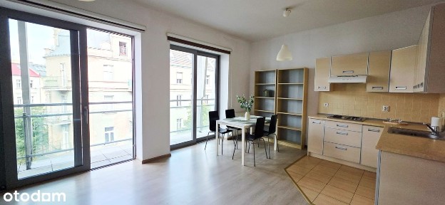 Przytulna kawalerka z balkonem, 2009 r.Green Point