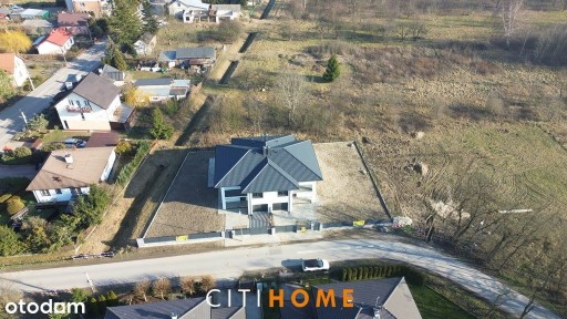 **Nowy dom jednorodzinny w zabudowie bliźniaczej**