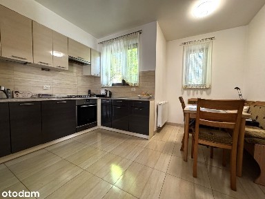 Włochy / Dom z 2017 roku / Garaż / Ogród