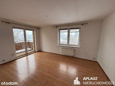 Trzypokojowe mieszkanie z balkonem w Cieplicach
