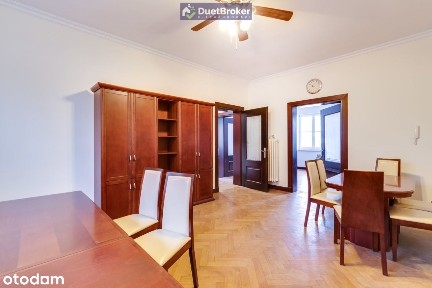 4 oddzielne pokoje,parter, centrum, biuro.