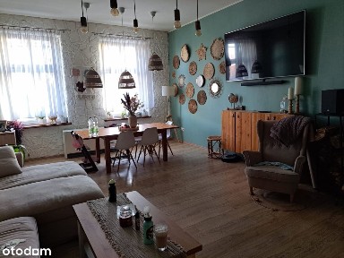 Duże mieszkanie z kominkiem i miejskim ogrzewanie