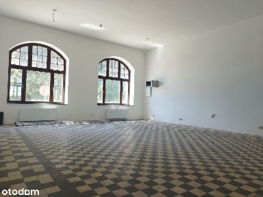 Lokal komercyjny na dworcu kolejowym w Pszczółkach