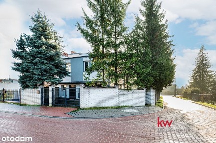 Dom typu kostka z garażem