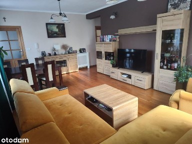 Dwupoziomowy segment - balkon, ogród 175 m2, 2 miejsca parkingowe