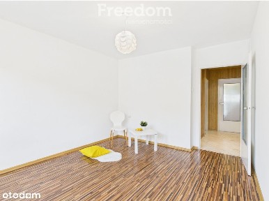 Świetne mieszkanie z balkonem na drugim piętrze !