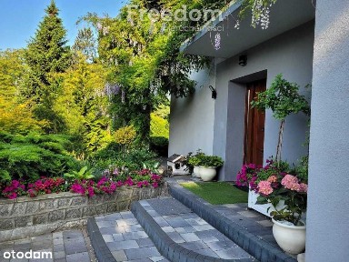 Dom z pięknym ogrodem i dużą działką 1868 m²