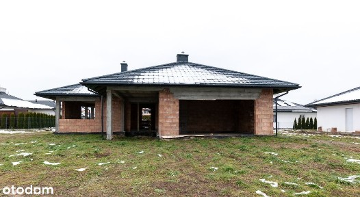 21 arów, garaż i budynek gospodarczy.