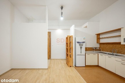 |Przestronne mieszkanie| wysokie sufity| centrum miasta| kamienica|