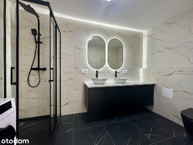 Wysokie mieszkanie po remoncie w kamienicy po