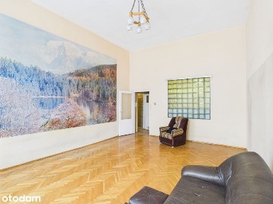 Wysokie mieszkanie, ścisłe centrum.