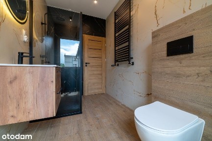 Przestronne mieszkanie czteropokojowe po kapitalnym remoncie.