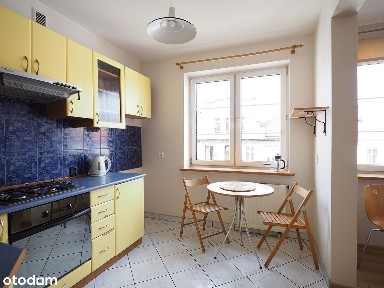 Dwa pokoje z balkonem, windą i komórką lokatorską