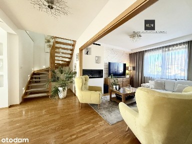 Przestronne, dwupoziomowe mieszkanie