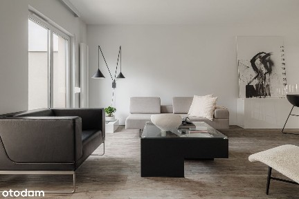 Nowoczesny dom z ogródkiem w pobliżu lasu