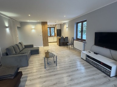 Dom do wynajęcia Pokoje dla Firm 3 pokoje + salon z aneksem 130m2