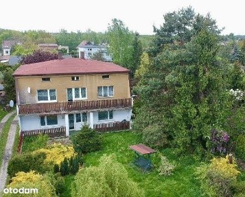 Dom dwurodzinny na przestronnej działce w centrum.