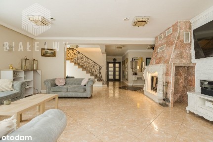 Jabłonowo (Lesznowola) Piękny dom z basenem.