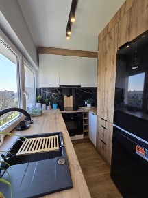 Piętro 1 nowoczesne 2 pokoje blisko Akademii Sztuk Pięknych