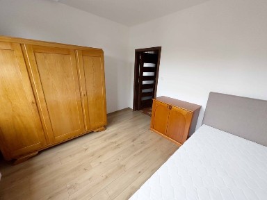 Duży dom, 6 sypialni, 2 łazienki, ul. Górna