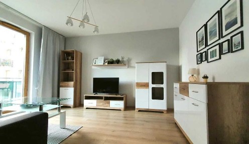 Dwa oddzielne pokoje (47m2) - ul. Woronicza - Balkon - Garaż