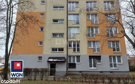 Niedroga kawalerka na 1. piętrze w bloku, blisko C