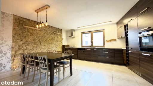 Funkcjonalny i przestronny dom z dużym ogrodem!