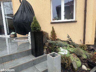 Przestronny dom z dwoma miejscami parkingowymi w Zielonce