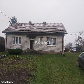 Siedlisko w pobliżu jeziora i lasów.