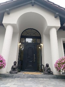 Dom w stylu dworkowym.