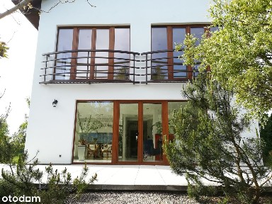 Słoneczny dom wolnostojący w zieleni na Osiedlu Unii Europejskiej