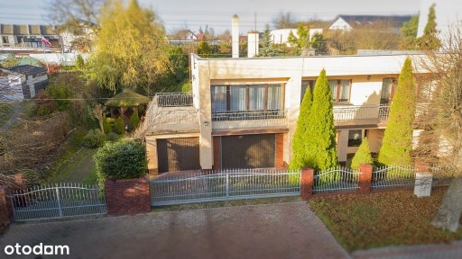 Dom z przepięknym ogródkiem w centrum Wolina