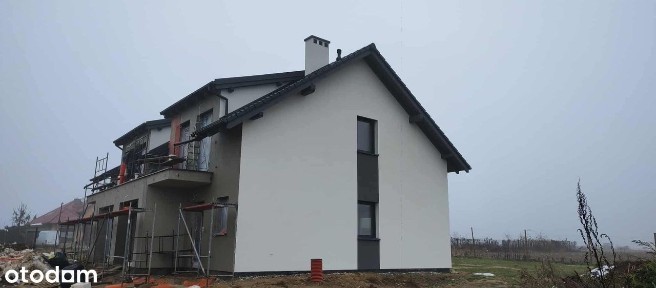 Nowoczesny dom w zabudowie bliźniaczej / OKNO HS