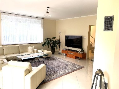 Podolany komfortowa willa miejska z ładnym ogrodem