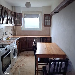 Sprzedam mieszkanie trzypokojowe.