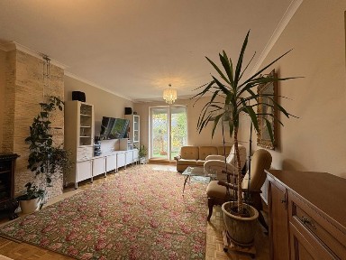 Sprzedam dom z 3 mieszkaniami, 2 garażami w Olszówce Dolnej