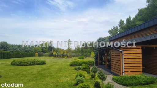 Przytulny kompaktowy dom z dużym ogrodem