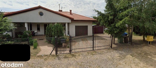 Dom jednorodzinny z możliwością wyodrębnienia osobnego mieszkania.