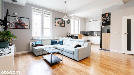 Dwa pokoje, jasne, wysokie. Doskonałe.