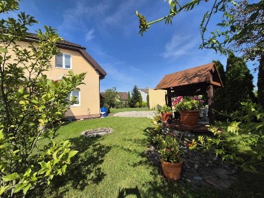 Atrakcyjny dom z dwoma mieszkaniami