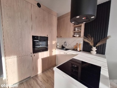 Ładne mieszkanie z dużym balkonem do wejścia