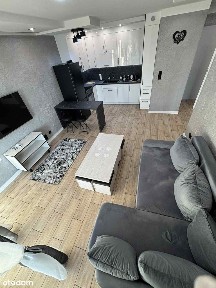 Wynajmę lub sprzedam mieszkanie 2-pokojowe z balkonem i windą.