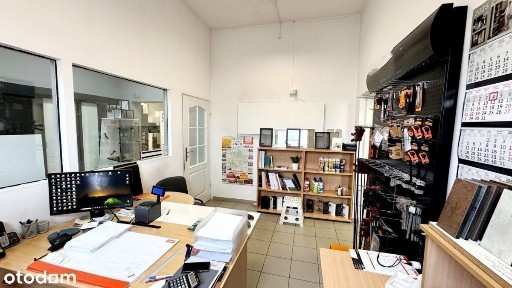 Magazyn z biurami 318 m² na wynajem