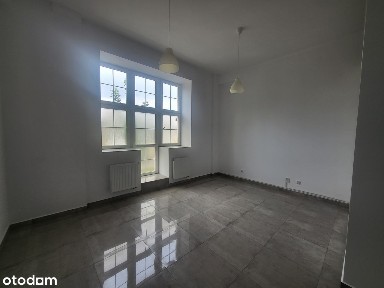 Lokal usługowy do wynajęcia od zaraz.