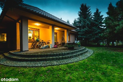 Duży dom na pięknej działce gotowy do wprowadzenia